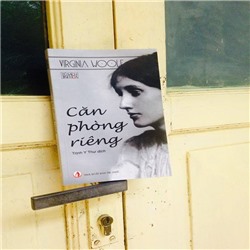 NHÀ VĂN VIRGINIA WOOLF VÀ "CĂN PHÒNG RIÊNG"